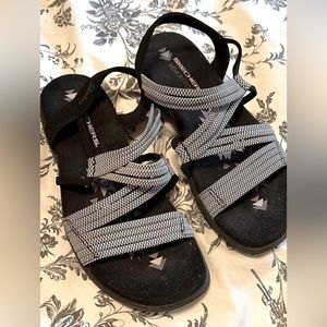 Sketchers Reggae Ladies Sandals; Size 6.5